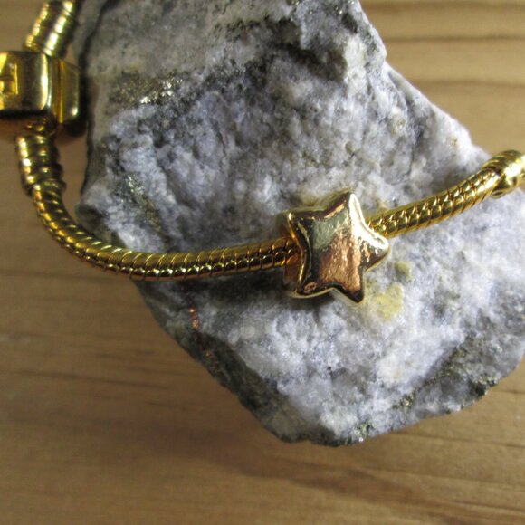 Gold plated 925 Silver Star European Charm - Picture 1 of 7
